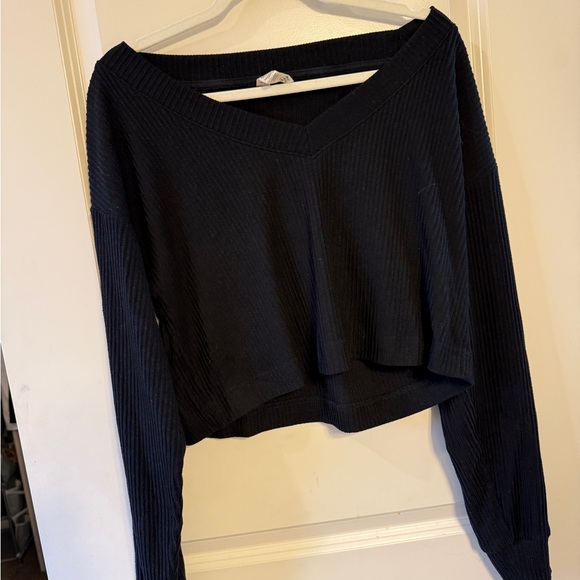 ALO Yoga Black Muse Long Sleeve Crop Top - Picture 3 of 4
